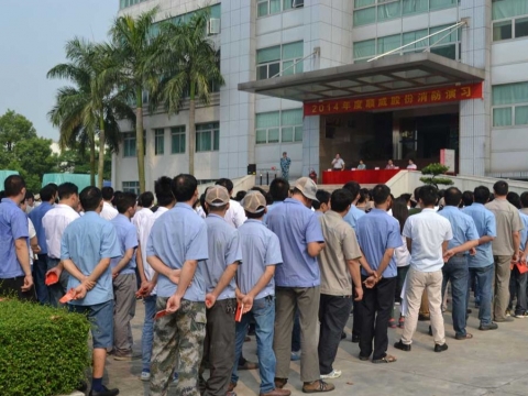踐行安全生產(chǎn)標(biāo)準(zhǔn)，開展秋季消防演練